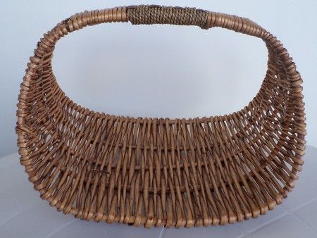 Cesta em palha para jornais e revistas